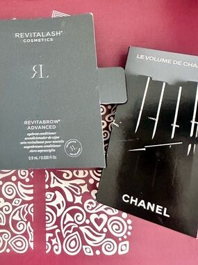 Eyebrow conditioner Revitalash + Chanel le volume mascara noir sample